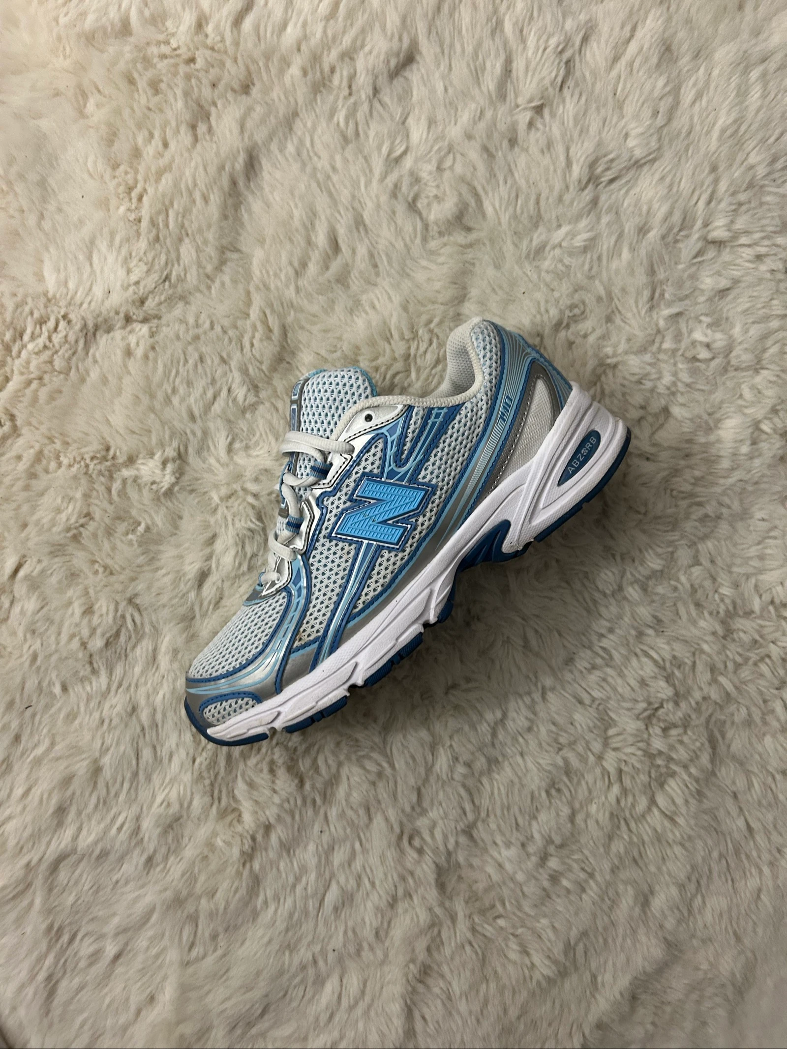 New balance 740, taille 42, blanc,bleu